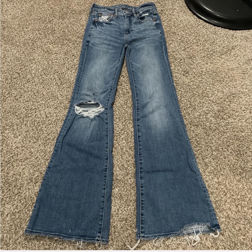 Distressed American Eagle high-waisted flare jeans with ripped details size 00